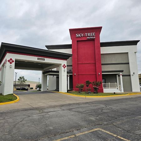 Sky Tree Hotels Tulsa Bagian luar foto