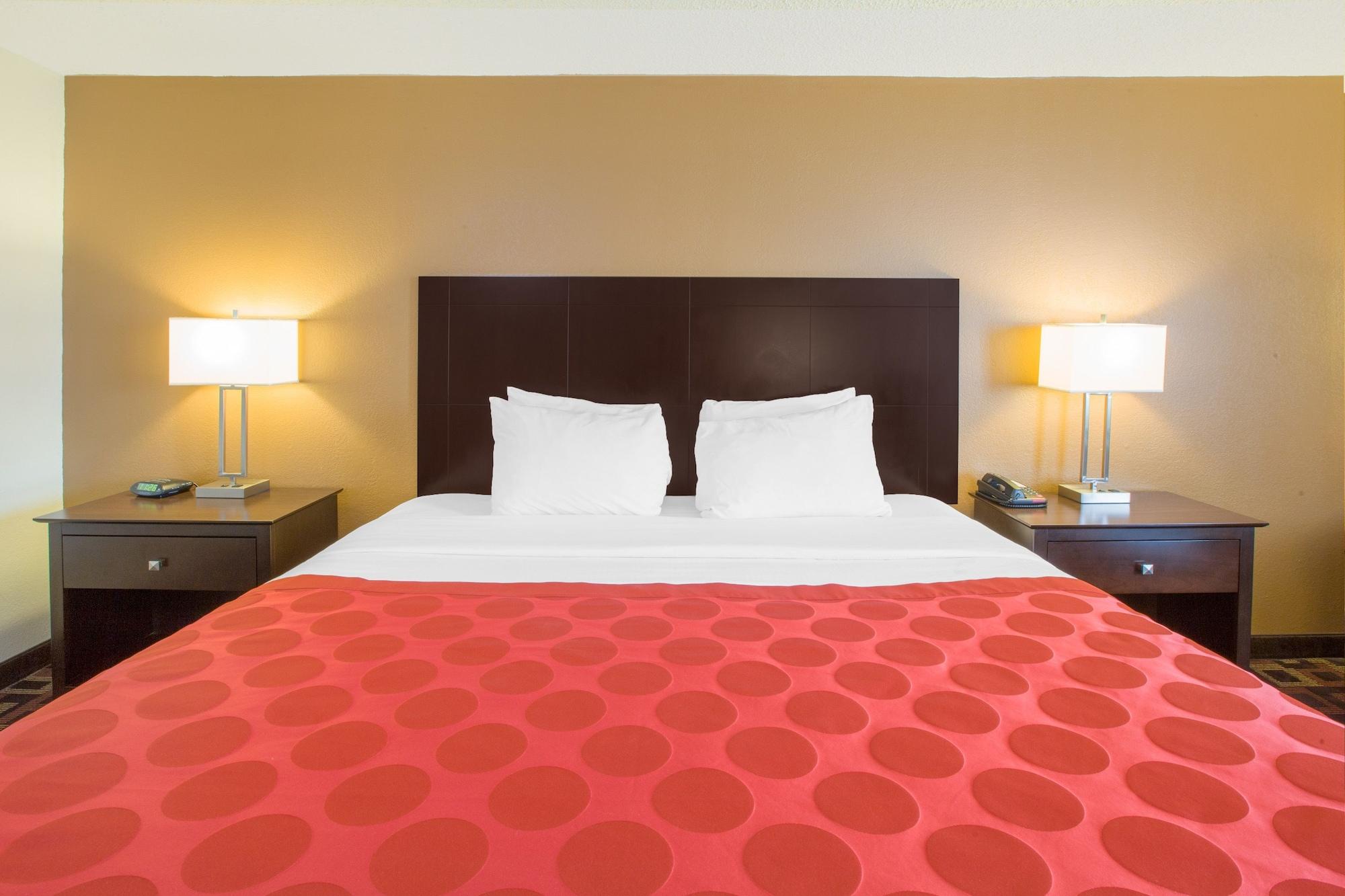 Sky Tree Hotels Tulsa Bagian luar foto