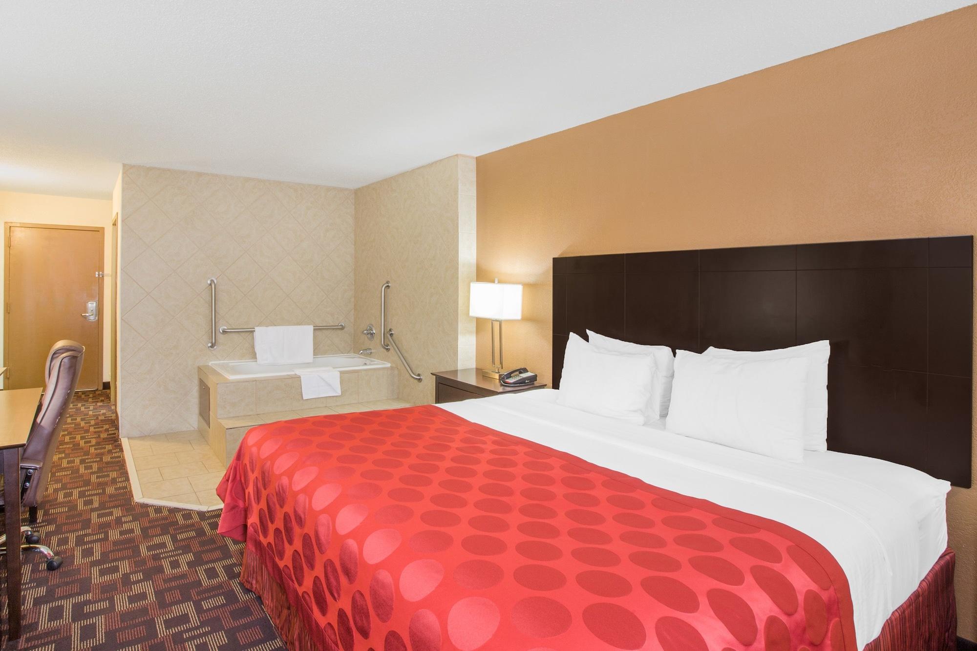 Sky Tree Hotels Tulsa Bagian luar foto